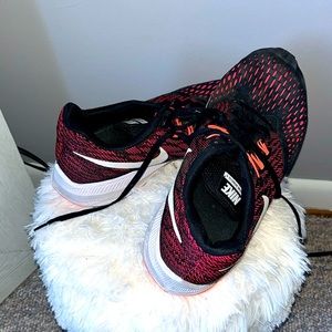 Nike Zoom WinFlo 4 running shoes women size 11.